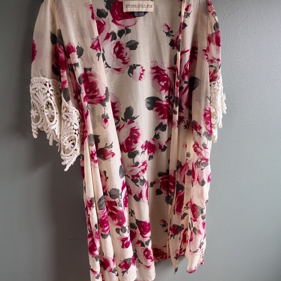 Stone Cold Fox Garden Robe - Picture 3 of 7